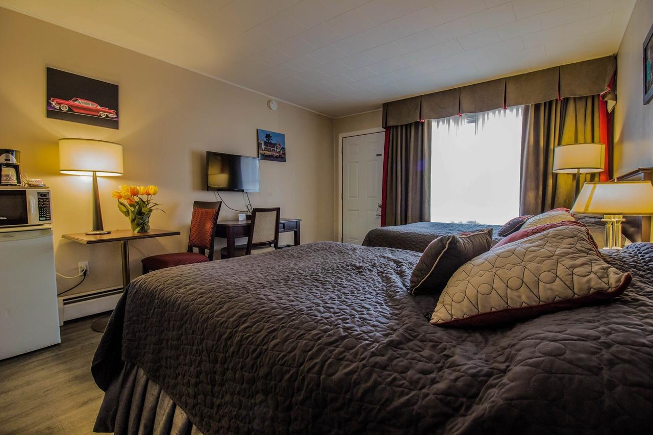 The White Horse 3*